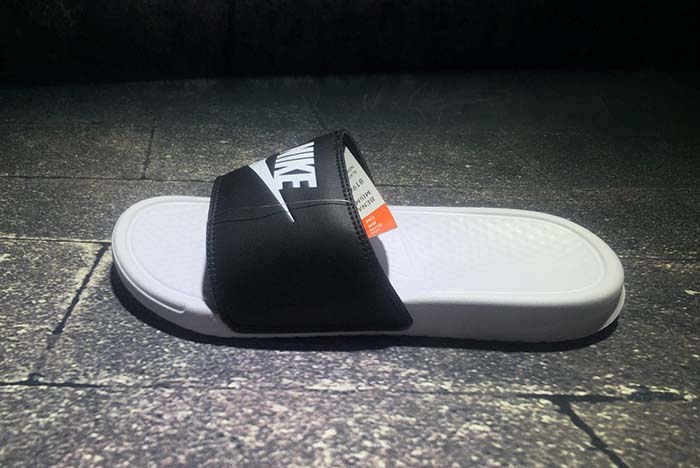 NIKE flip flop 819696-010