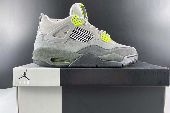 AIR JORDAN 4 SE “NEON”