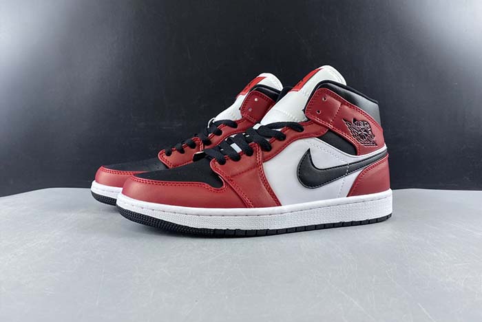 Air Jordan 1 Mid Chicago  554724-069