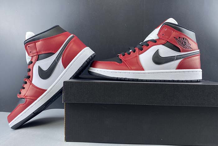 Air Jordan 1 Mid Chicago  554724-069