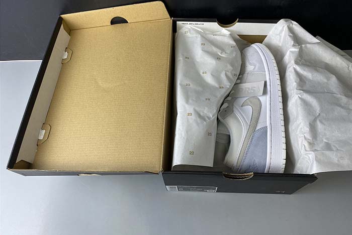 Air Jordan 1 Low Paris CV3043-100