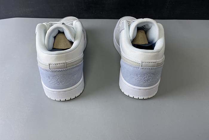 Air Jordan 1 Low Paris CV3043-100