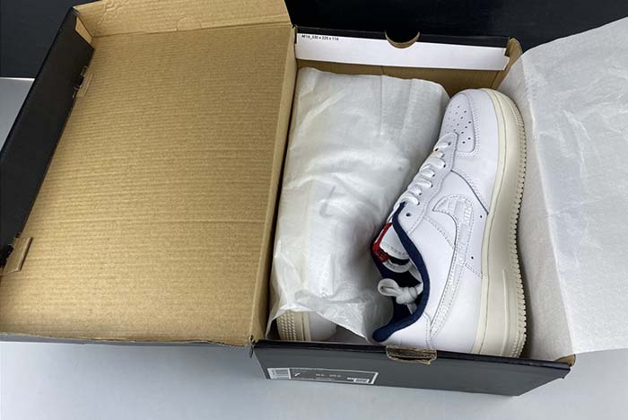 NIKE AIR FORCE 1