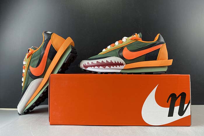 Sacai x Nike LVD Waffle Daybreak  BV0073-007