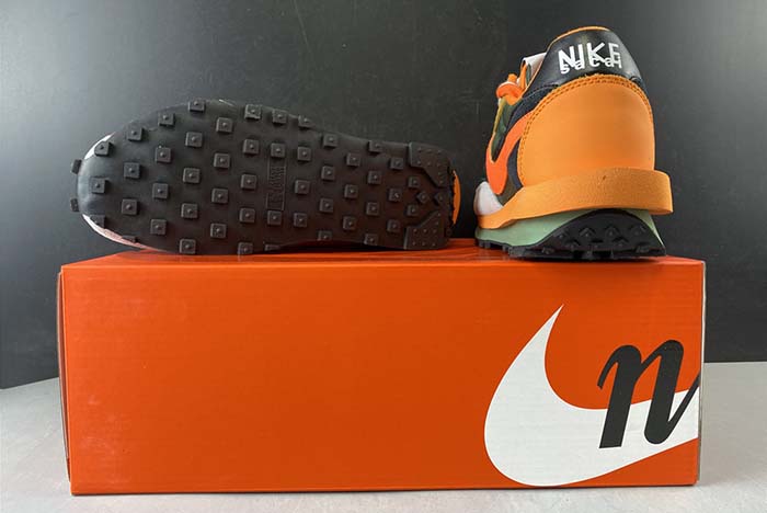 Sacai x Nike LVD Waffle Daybreak  BV0073-007