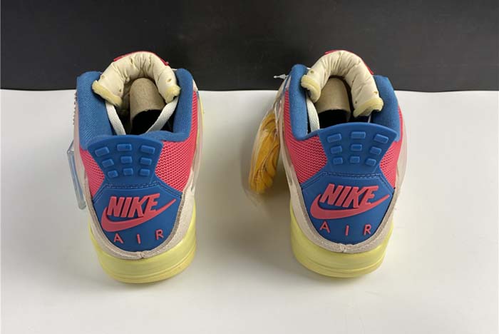 AIR JORDAN 4 RETRO UNION “GUAVA ICE” DC9533-800