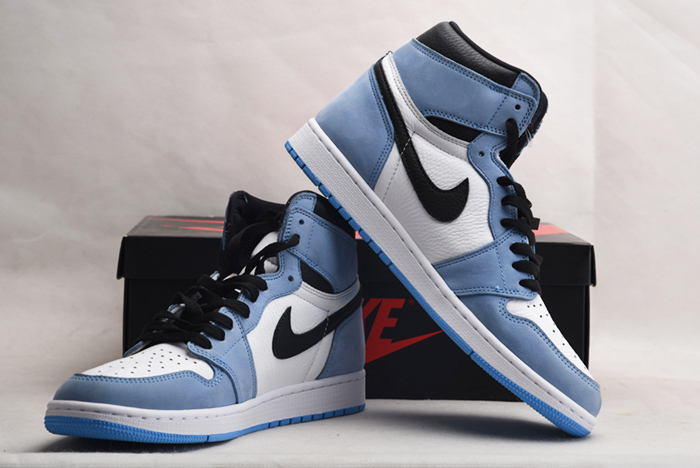 AIR JORDAN 1 High OG “UNIVERSITY BLUE” 555088-134