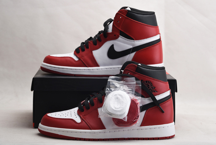 Air Jordan 1 Retro High OG Chicago Red 555088-101