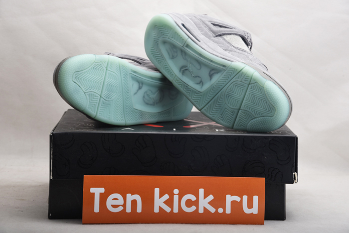 KAWS x Air Jordan 4 “Cool Grey” 930155-003