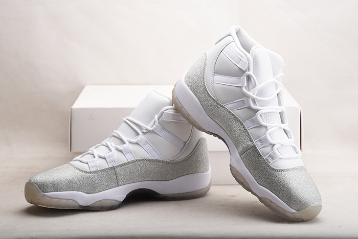 JORDAN 11 RETRO WHITE METALLIC SILVER - AR0715-100