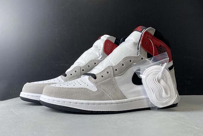 Air Jordan 1 “Light Smoke Grey”  555088-126