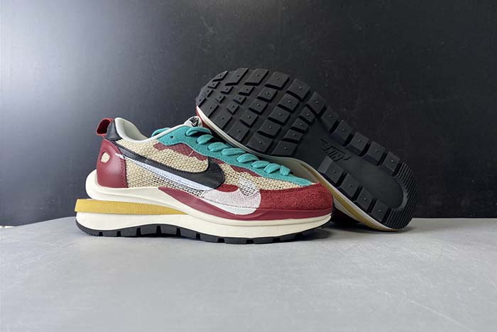 NIKE LDWAFFLE / SACAI CI9928 301