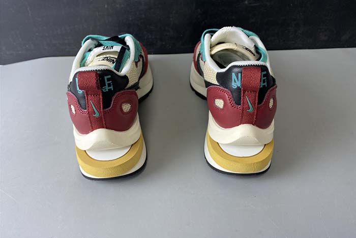 NIKE LDWAFFLE / SACAI CI9928 301