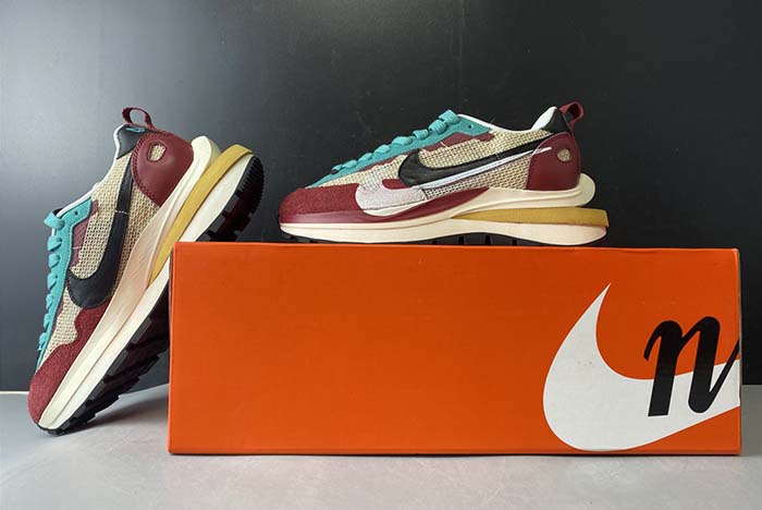 NIKE LDWAFFLE / SACAI CI9928 301