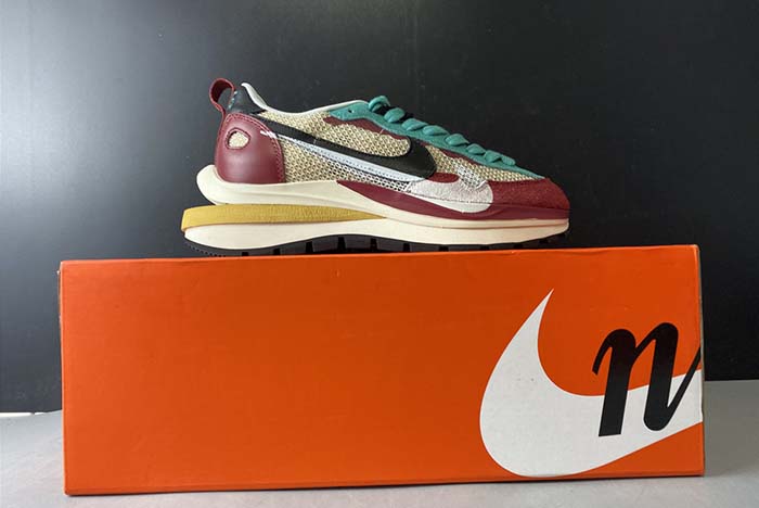 NIKE LDWAFFLE / SACAI CI9928 301