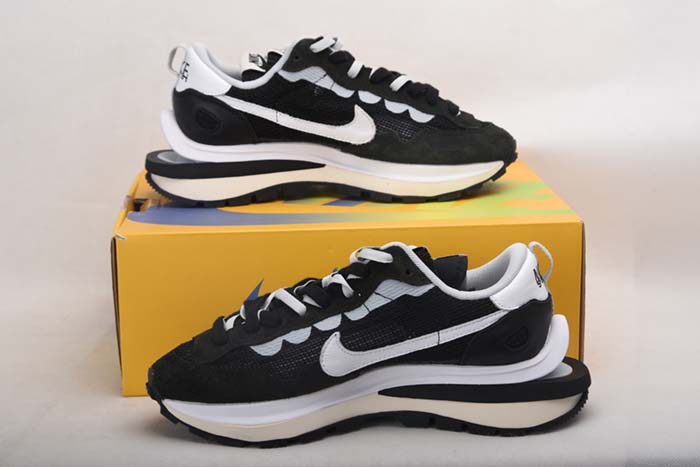 Sacai x Nike Pegasua Vaporfly Black White  CV1363-100