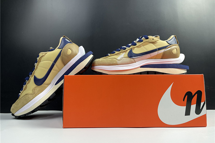 sacai x Nike VaporWaffle Sesame Blue Void DD1875-200