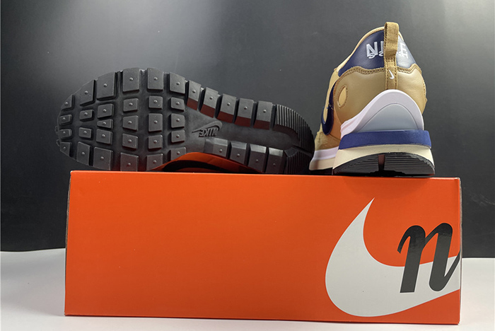 sacai x Nike VaporWaffle Sesame Blue Void DD1875-200