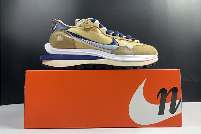 sacai x Nike VaporWaffle Sesame Blue Void DD1875-200