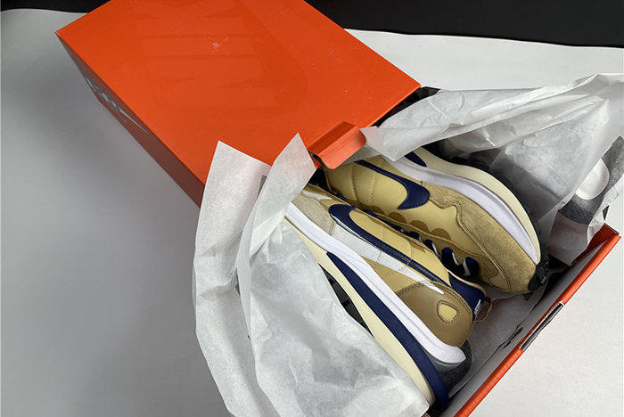 sacai x Nike VaporWaffle Sesame Blue Void DD1875-200