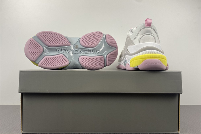 TRIPLE S SNEAKER 524039 W2FW4 7541