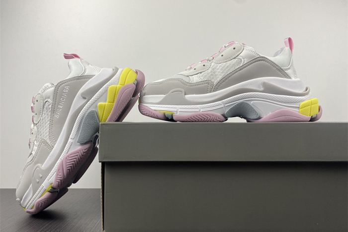 TRIPLE S SNEAKER 524039 W2FW4 7541