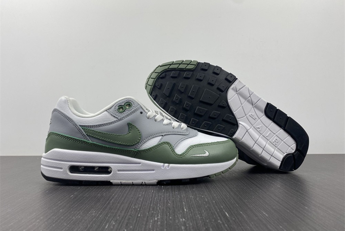 Nike WMNS Air Max Anniversary 1  DB5074-100