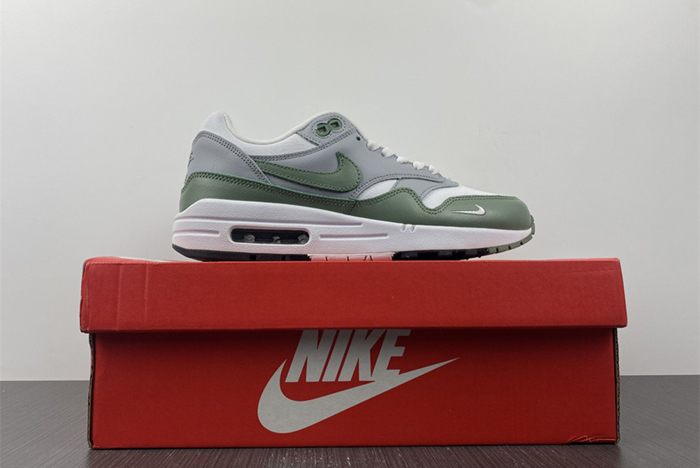 Nike WMNS Air Max Anniversary 1  DB5074-100