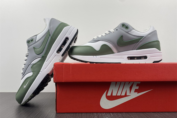 Nike WMNS Air Max Anniversary 1  DB5074-100