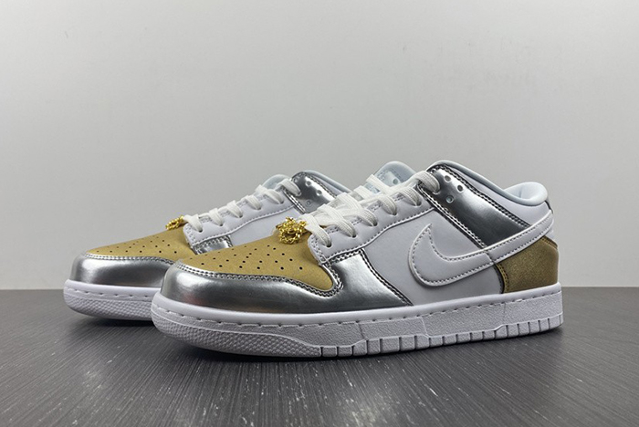 Nike Dunk Low WMNS “Metallic”  DH4403-700