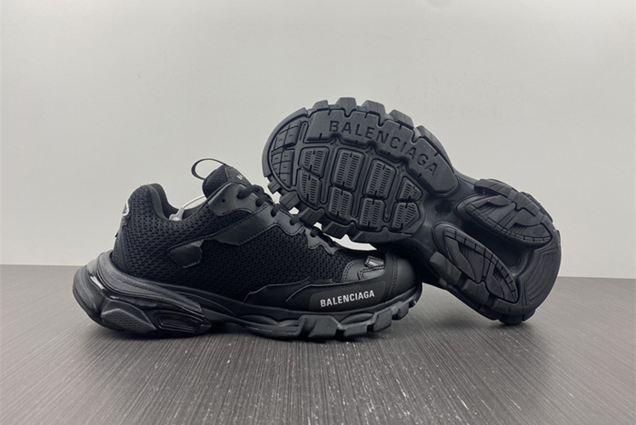 Balenciag  Track 3.0 Black  700875W3RF11090