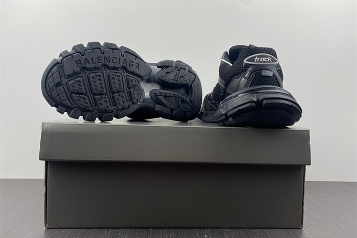 Balenciag  Track 3.0 Black  700875W3RF11090