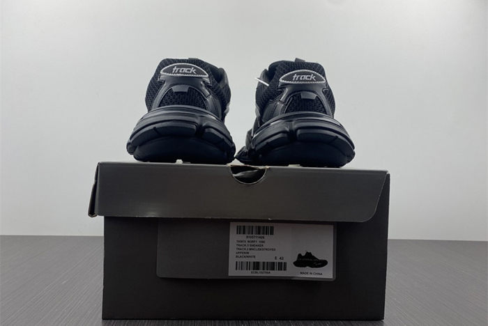 Balenciag  Track 3.0 Black  700875W3RF11090