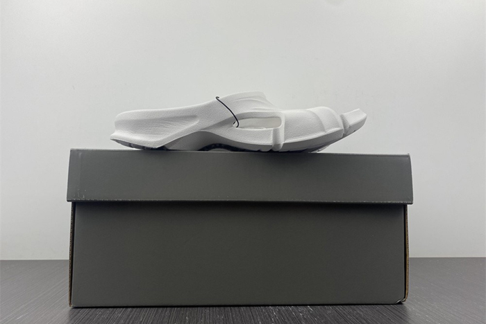 Ba*len*cia*ga  677403 w3rb3 4912 white slide