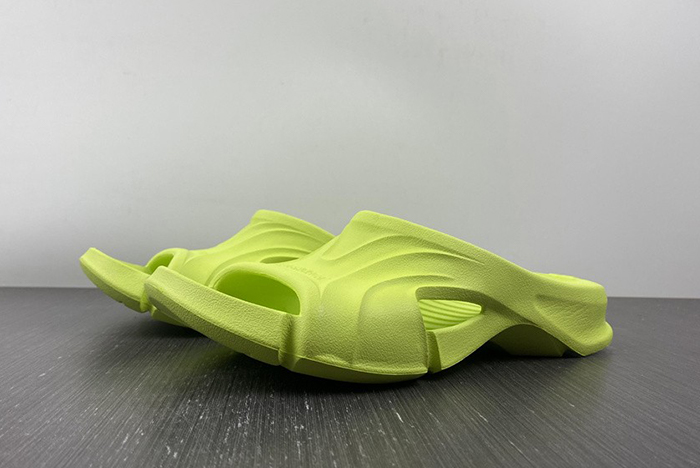 Ba*len*cia*ga  slide  677403 w3rb3 4912  green