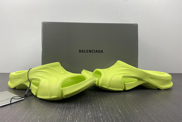 Ba*len*cia*ga  slide  677403 w3rb3 4912  green