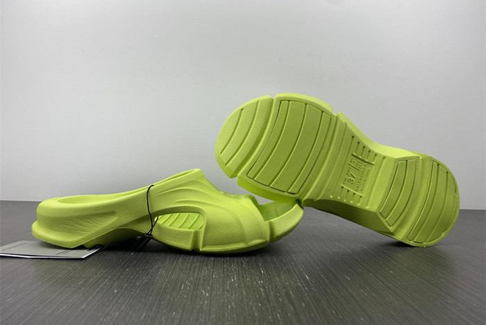 Ba*len*cia*ga  slide  677403 w3rb3 4912  green