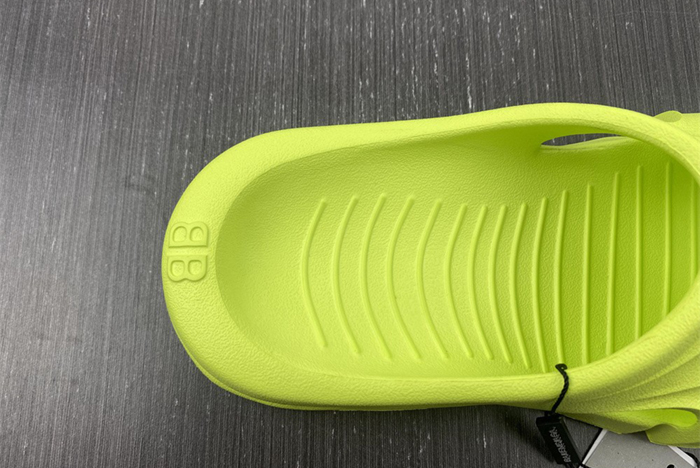 Ba*len*cia*ga  slide  677403 w3rb3 4912  green
