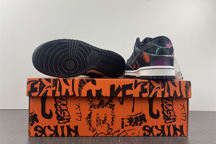 Nike Dunk Low Retro PRM "Graffti"  DM0108-002
