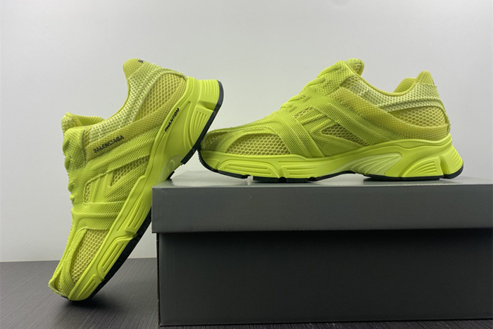 Ba*len*cia*ga phantom sneaker  678869 w2e93 3310
