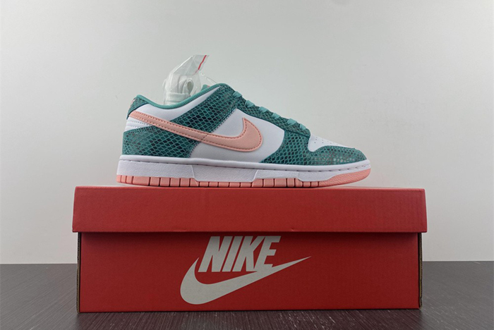 Dunk SB Low "Snake Skin" DR8577-300