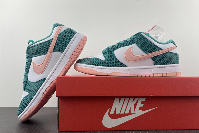Dunk SB Low "Snake Skin" DR8577-300
