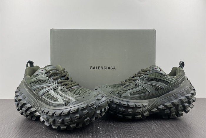 Ba*len*cia*ga  defender  685611 w2ra6 3000