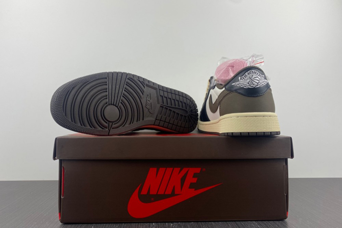 Travis Scott x Air Jordan 1 Low OG CQ4277-105
