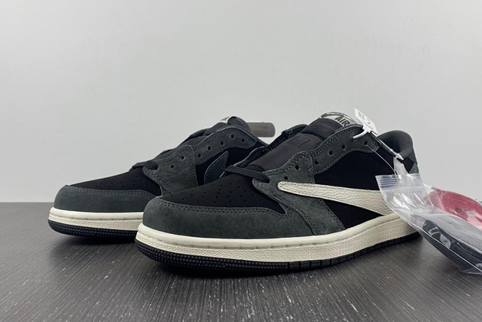 Travis Scott x Air Jordan 1 Low OG  DM7866-001