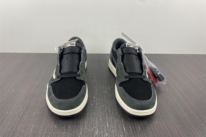 Travis Scott x Air Jordan 1 Low OG  DM7866-001