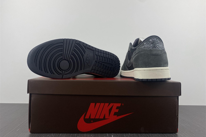 Travis Scott x Air Jordan 1 Low OG  DM7866-001
