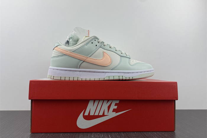 Nike Dunk Low"Barely Green"