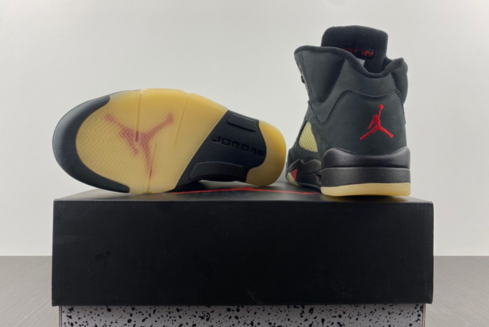 Air Jordan 5 Gore-Tex "off-Noir"  DR0092-001
