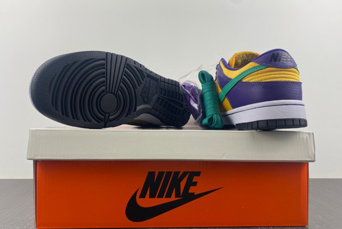 Nike Dunk Low "Lisa Leslie" DO9581-500